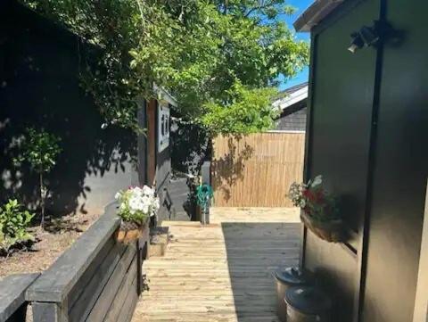 Seaglass Cottage Лоуър Хът Екстериор снимка