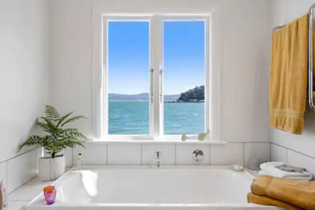 Seaglass Cottage Лоуър Хът Екстериор снимка